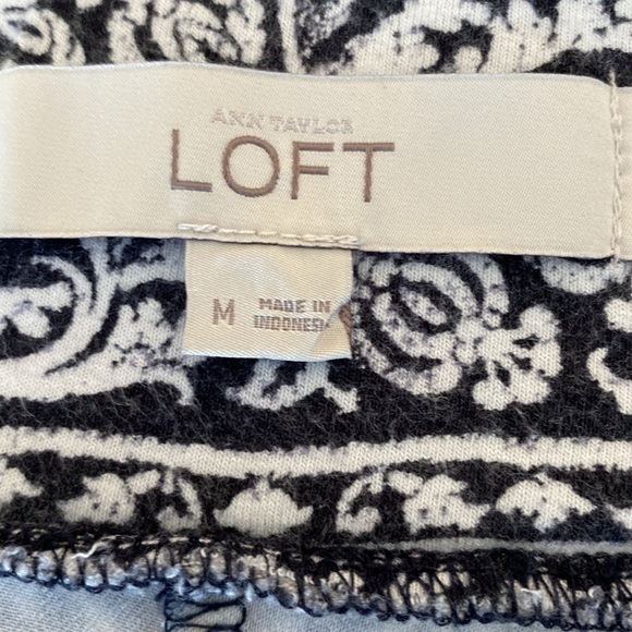 Loft swing skater skirt. Wide elastic waistband. Seamdown front and back M
C - Picture 3 of 8